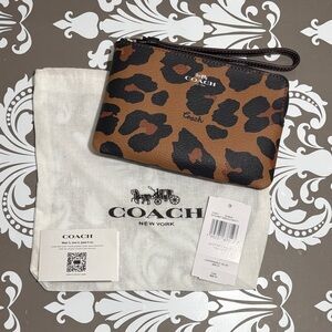 Coach NWT Leopard /Ocelot Print Corner Zip Wristlet with Dusty!